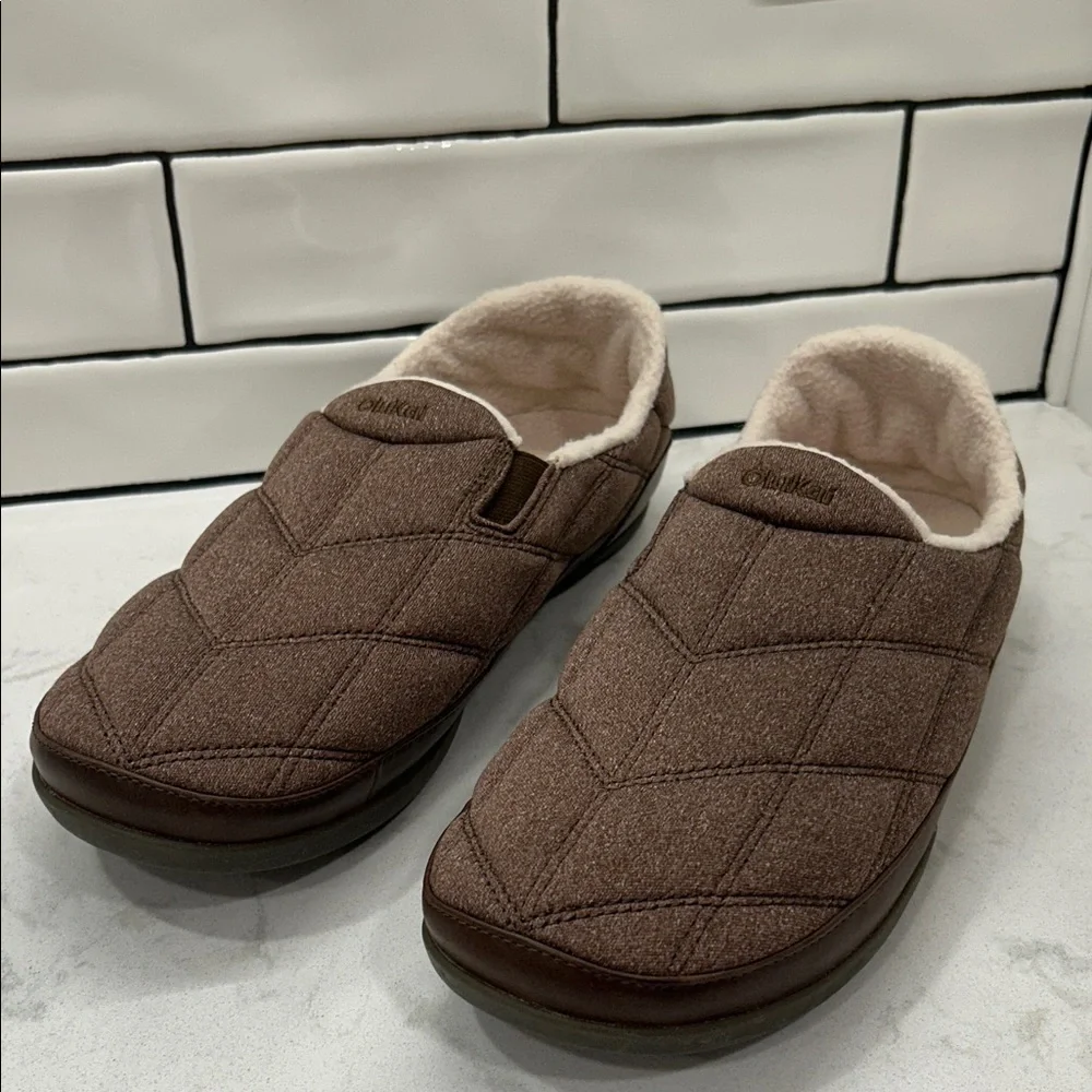 OluKai Puku'i Slipper Toffee Quilted Slippers with Cream Lining Men’s 13 NWT